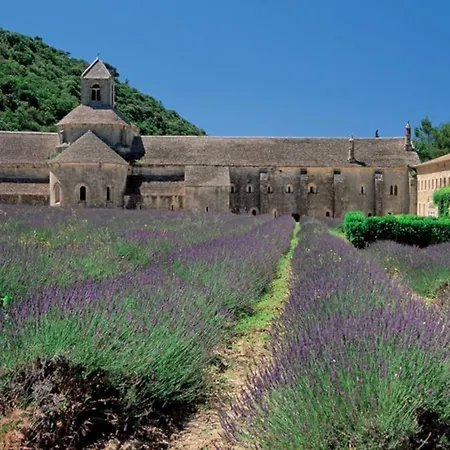 Luberon : Maison Pres De Et Gordes Holiday home Joucas